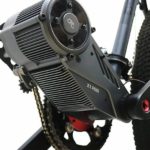 Ce kit moteur de 5000W transforme un vélo classique en monstre électrique roulant à 80 km/h