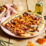Pizza au lard caramélisé et mimolette