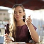 Pour maigrir, adoptez ce réflexe avant de passer à table, selon un nutritionniste