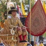 Le Roi de Thaïlande, confiné en Allemagne avec un harem de 20 femmes