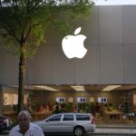 Apple ferme ses magasins partout dans le monde, sauf en Chine où il les rouvre