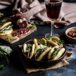 Bao buns au saucisson et oignons au vinaigre