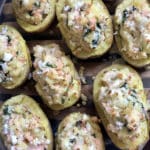 Pommes de terre farcies au saumon, herbes et feta