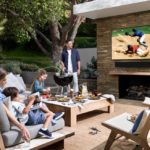 Samsung crée la TV d’extérieur à installer entre la piscine et le barbecue