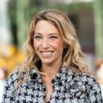 elle dévoile son baby-bump à la plage en couverture de Paris Match [PHOTO]
