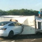 Une Tesla en mode Autopilot heurte à pleine vitesse un camion renversé sur la route