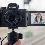 Panasonic lance son premier appareil photo hybride pour les vloggeurs