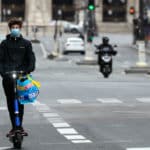 Les trottinettes trop grandes ou trop larges sont désormais interdites de circulation