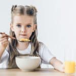 8 conseils pour lui donner envie de prendre un bon petit déjeuner