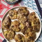 Pommes de terre tapées au Zaatar, sauce verte au tahiné (batatas a murro)