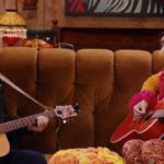 Friends The Reunion : Lisa Kudrow et Lady Gaga reprennent Smelly Cat dans l'épisode des retrouvaille...