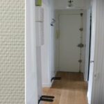 Mise en peinture dâune entrée dâappartement entoilé