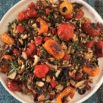 Salade de petit épeautre aux tomates confites et oignons caramélisés