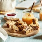 Barres de flocons d'avoine à la confiture de fraises