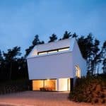En Flandre, une maison compacte structurée comme un arbre
