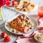 Crêpes roulées à la confiture de lait et fruits