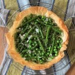 Tarte printanière aux asperges, petits pois ricotta et pâte filo