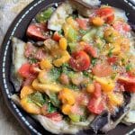Salade d’aubergines à la vapeur et salsa de tomates