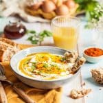 Oeufs pochés au yaourt à la turque (Cilbir)