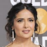 Voici comment reproduire le look beauté glamour de Salma Hayek aux Golden Globes