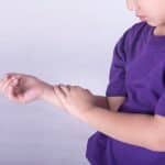 Rhumatisme articulaire aigu : symptômes, complications