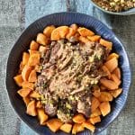 Epaule d’agneau confite aux épices, figues et pistaches
