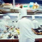Près de la moitié des intoxications alimentaires au restaurant sont dues à ça