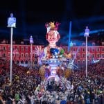 Au Carnaval de Nice, c'est tentant de ramasser ceci