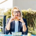 cette femme a opéré une transformation radicale en mangeant plus et en faisant moins de sport