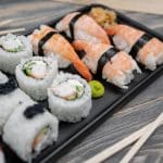 Si les sushis que vous avez commandés arrivent comme ça, ne les mangez pas