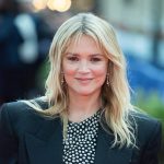 En couverture d'un grand magazine, Virginie Efira se transforme en femme fatale des années 20 - Elle...