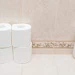 Plus besoin de cacher vos rouleaux de papier toilette grâce à ce truc qui prend 1 minute