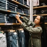 Cette marque adorée des français propose des jeans parfaitement coupés à seulement 35 euros