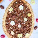 Tarte de Pâques au chocolat en forme d'oeuf