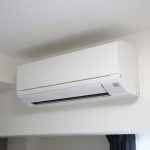 Trop de gens l'ignorent mais ce réflexe évite une facture salée sur la clim l'été