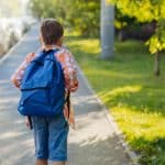 à quel âge laisser son enfant aller seul à l'école ?