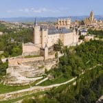 Ce château en Espagne vous semble très familier ? Tout le monde le connaît et on peut désormais le v...