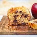 Cake à la compote de pomme et pépites de chocolat