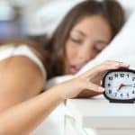 Même sans dormir 8 heures, cette astuce simple d'un expert promet un réveil sans fatigue