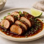 Filet mignon de porc laqué miel–tamari–gingembre