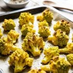Chou Romanesco rôti au curcuma et fleur de sel