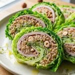 Roulés de chou frisé façon maki au jambon et noisettes